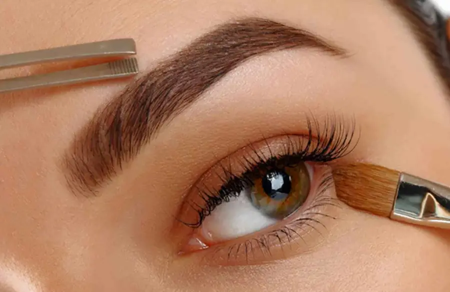 رنگ ابرو تیره یا روشن؛ مسئله این است!