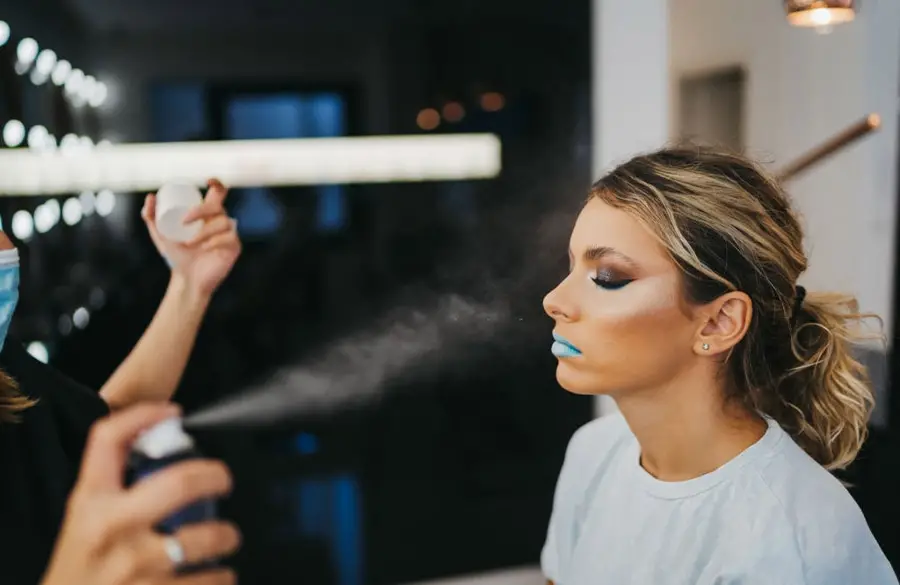 ۲ محصول جادویی که باعث ماندگاری بیشتر آرایش شما میشوند | فروشگاه اینترنتی آراویرا ۲ محصول جادویی که باعث ماندگاری بیشتر آرایش شما میشوند