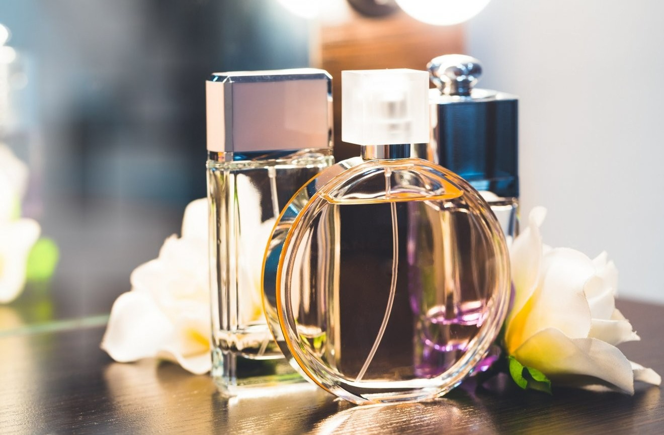 چند شیشه عطر - افزایش ماندگاری عطر و ادکلن