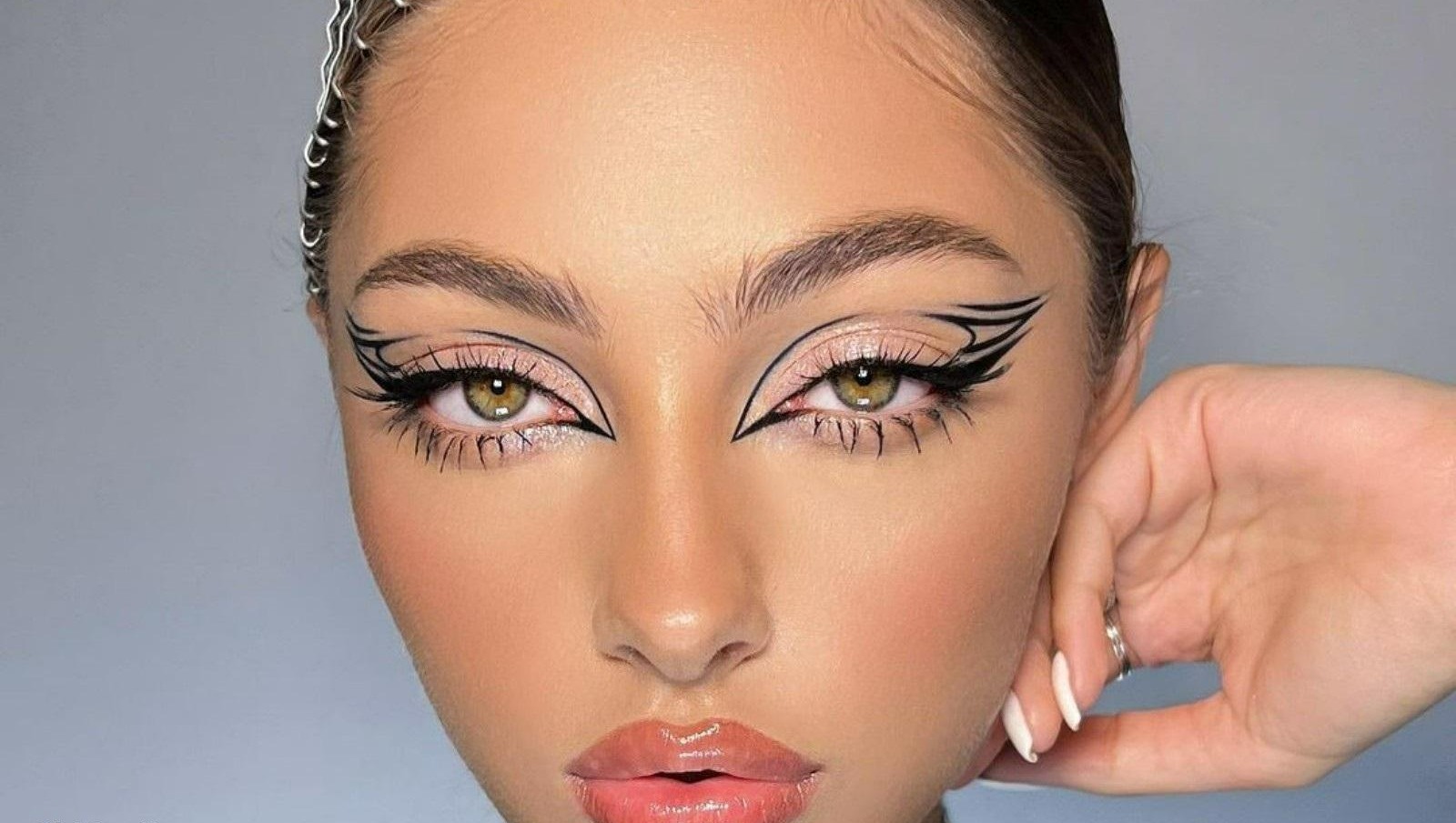 خط چشم دوتایی- ترند آرایشی ۲۰۲۳