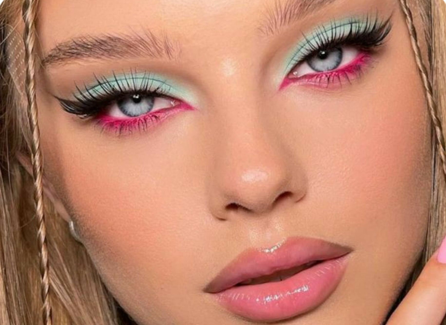 آرایش چشم گرافیکی - ترند آرایشی ۲۰۲۳