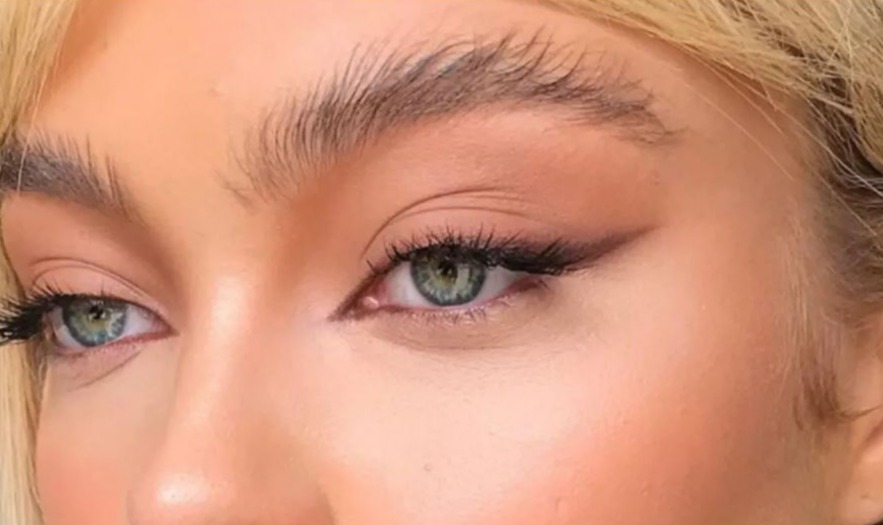 ابروی بلوند - ترند آرایشی ۲۰۲۳
