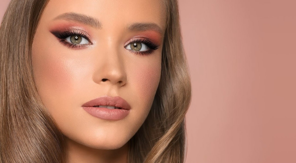 اصل جادویی آرایش جوان کننده صورت رو یاد بگیر ؛ 10 سال جوون تر از اونی که هستی شو ! | فروشگاه اینترنتی آراویرا سایه ملایم صورتی - آرایش جوان کننده