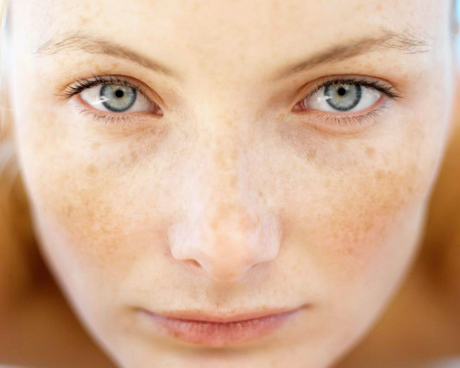 صورت پر از لک خانم - از بین بردن لک صورت