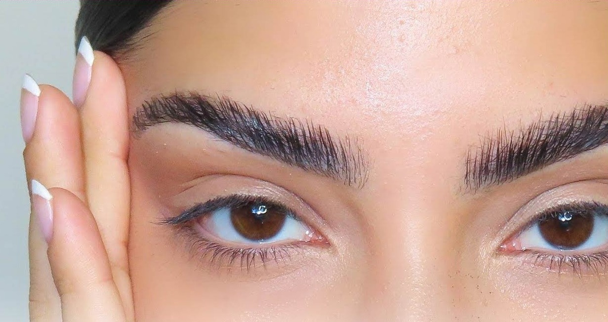 لیفت ابرو در خانه با روش های شگفت انگیز ؛ با کمترین هزینه ابرویی زیبا و پرپشت داشته باشید | فروشگاه اینترنتی آراویرا لیفت ابرو در خانه