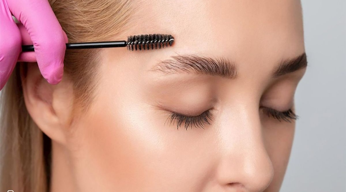 لیفت ابرو در خانه با روش های شگفت انگیز ؛ با کمترین هزینه ابرویی زیبا و پرپشت داشته باشید | فروشگاه اینترنتی آراویرا لیفت ابرو در خانه