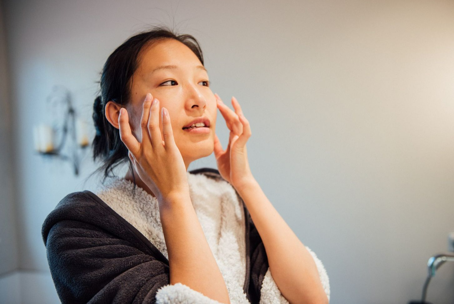 ماساژ گونه - آبرسانی به پوست خشک