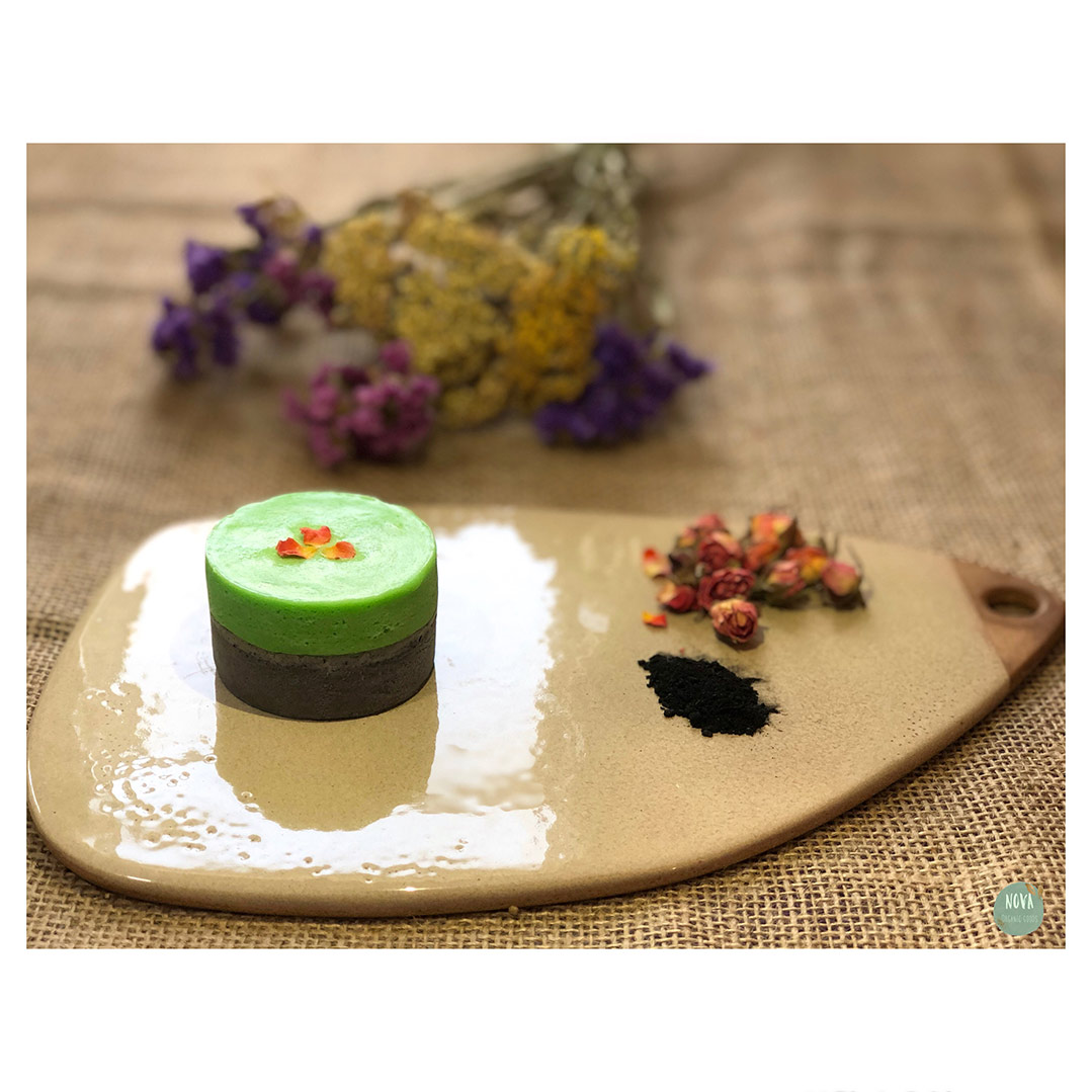 زغال و آلوئه ورا - ماسک های پاکسازی صورت خانگی