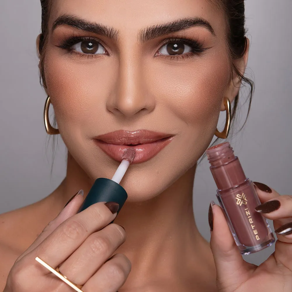 ویژگی‌های رنگ موکا موس در آرایش لب