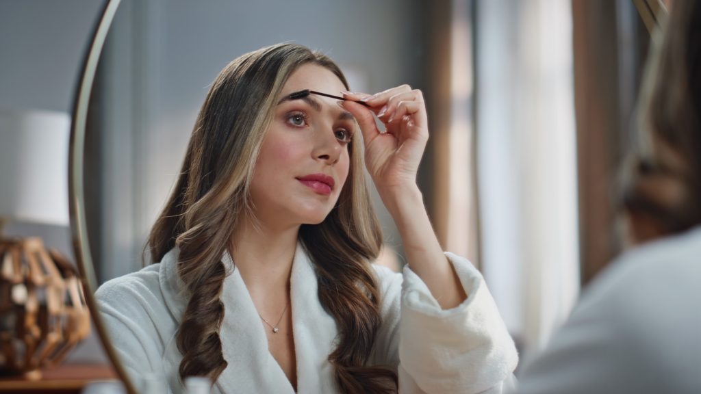 تاثیر ضخامت ابرو بر فرم چشم