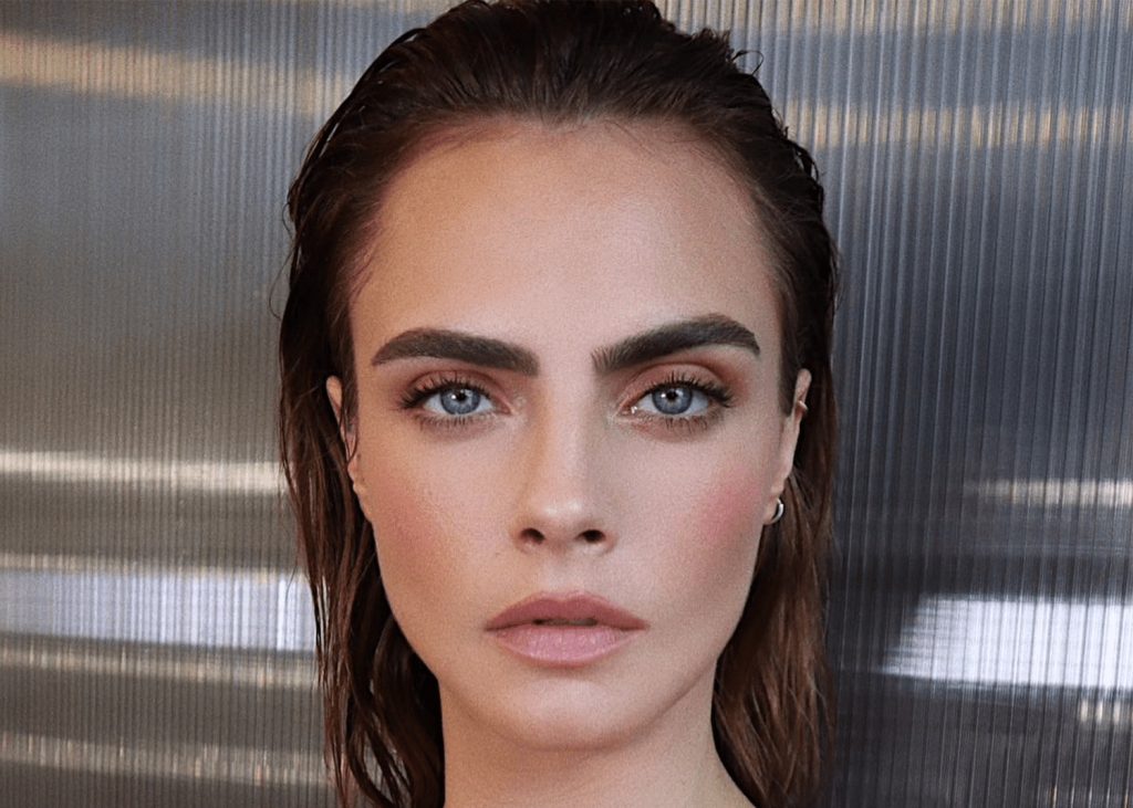 سایه ابرو چیست؟ معرفی کامل و کاربرد آن در آرایش طبیعی | فروشگاه اینترنتی آراویرا تفاوت سایه ابرو با تتو و میکروبلیدینگ