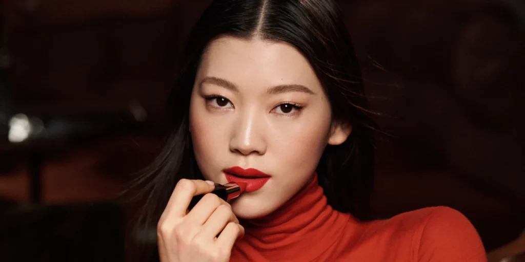 رژلب قرمز در استایل روزانه و شب