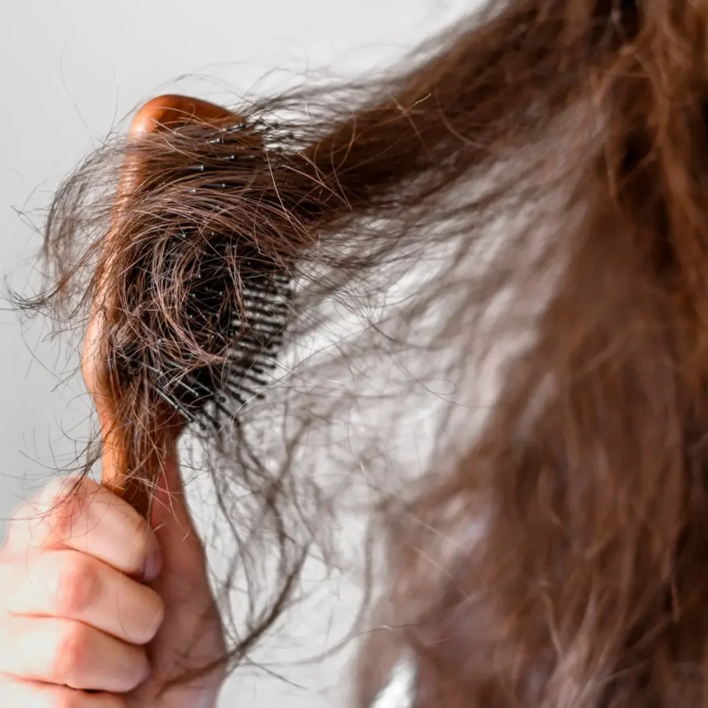 چرا موها وز می‌شوند؟