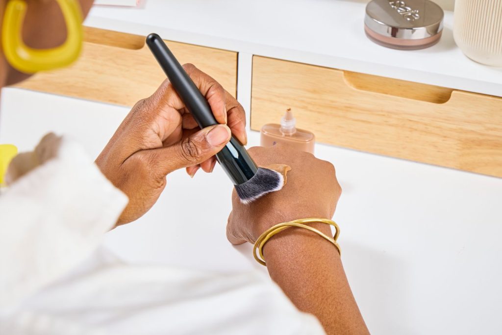 مزایا و معایب ضدآفتاب رنگی و بی‌رنگ